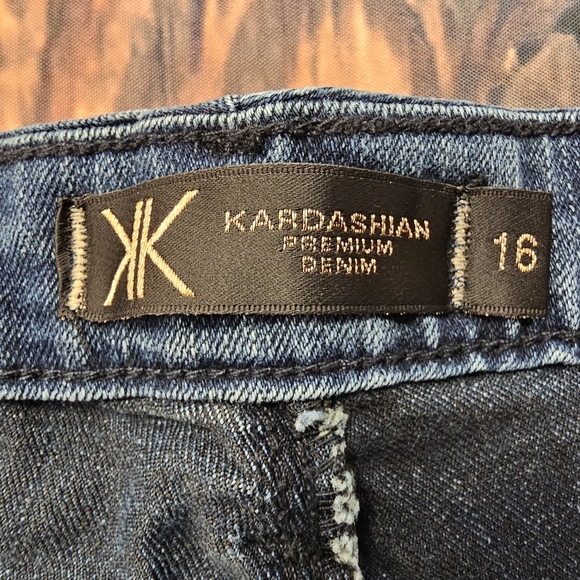 Kim Kardashian Curvy Skinny Distressed Women's Size 16 - Picture 3 of 8